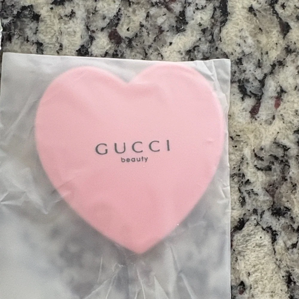 Gucci Beauty Pouch with Heart Mirror - White and Pink - Picture 3 of 8